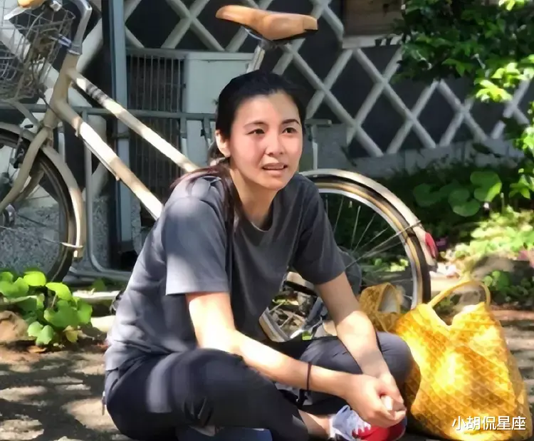 郑伊健|郑伊健老婆晒49岁生日照，满脸斑皱纹多，彻底不掩饰衰老素颜了！