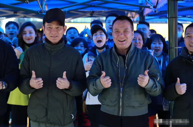 刘德华|61岁刘德华在66岁吕良伟面前竟像个小老头了