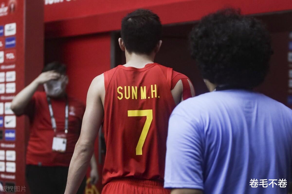 中国男篮|中国男篮收禁赛罚单，两大王牌无缘生死战，杜锋错怪郭艾伦了