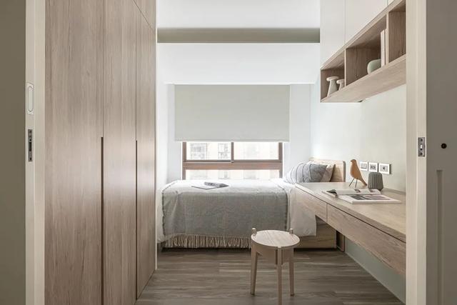 在客厅做L型地台和大柜子有多爽?看完她家,我实名羡慕了