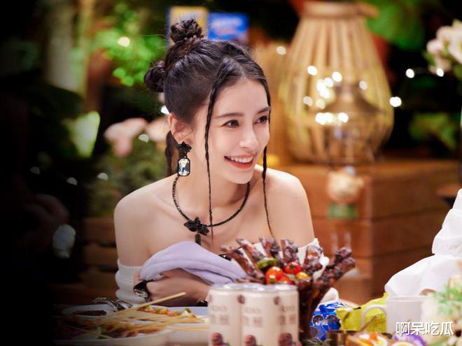 Angelababy|baby加盟《心动的信号5》，穿抹胸现丰满上围，天鹅颈太惹眼