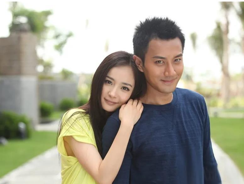 刘恺威|刘恺威与女友外出游玩,俩人穿情侣装好般配,女方身材高挑气质佳,不输杨幂