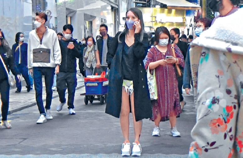 移民|43岁男星即将举家移民，曾在TVB待了20年，圈内好友以蛋糕送行