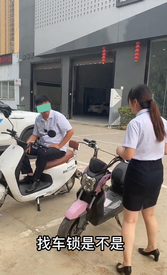 女子锁错车,男子苦等几个小时,女子:我可不是随便的女人