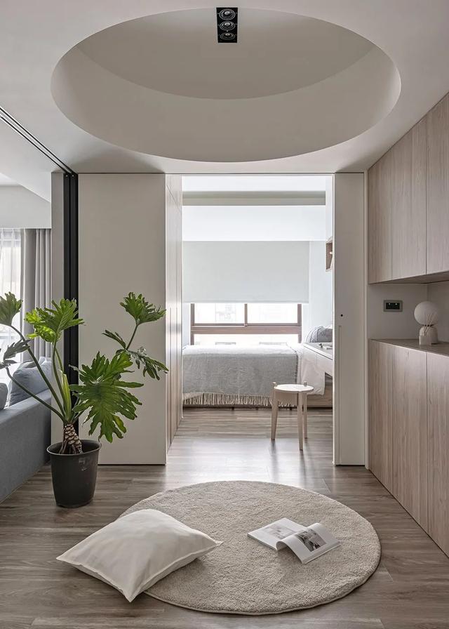 在客厅做L型地台和大柜子有多爽?看完她家,我实名羡慕了