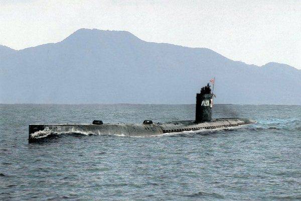 日本陆军研发潜艇。