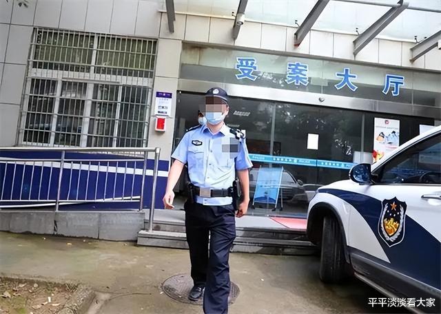 一八零后小伙拍下五十多岁大妈裸照,威胁大妈与其开房,大妈很害怕。