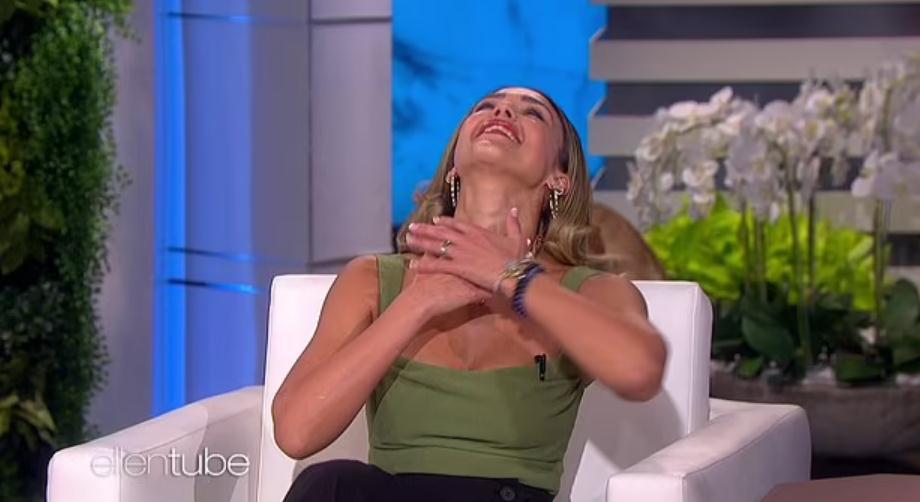 杰西卡|拒绝拍裸戏，巅峰时退圈，41岁的“地球球花”杰西卡才是人间清醒