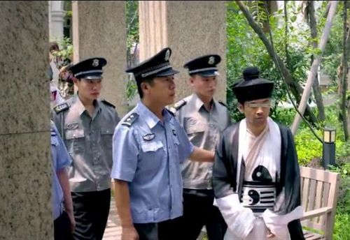 江苏女子为转运请法师做法事,被骗合体后才知是强奸,啥姿势都玩