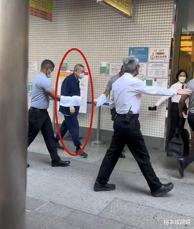 刘銮雄|71岁富商刘銮雄再度现身街头!三个保镖持六块白毛巾,独自行走精神好