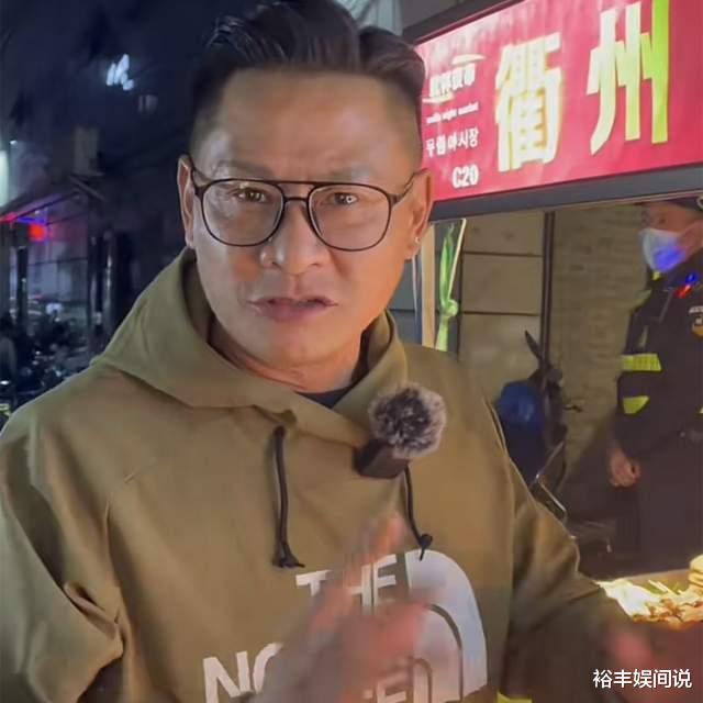 古天乐|52岁知名港星定居内地逛夜市，商家直言不认识，自称是古天乐好友