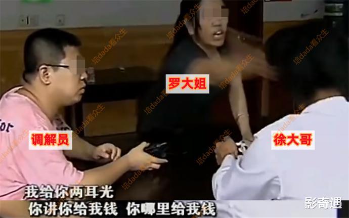 男子带妻子侄女看小电影，妻子怒斥：我侄女弯腰扫地他都盯着看半天