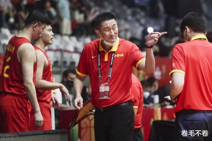 中国男篮|中国男篮收禁赛罚单，两大王牌无缘生死战，杜锋错怪郭艾伦了