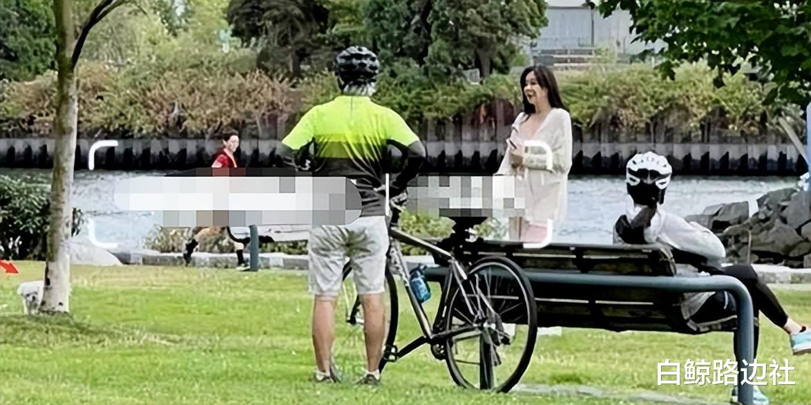 王祖贤|曝55岁王祖贤现身苏州寺庙三课不落！身材发福脸部圆润，一连坚持了22天