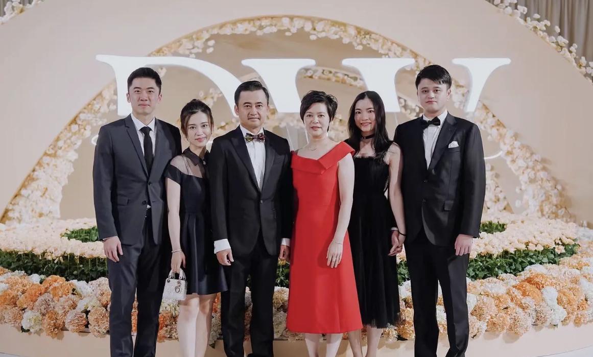 安踏太子爷官宣公布结婚!送18亿彩礼丝毫不手软