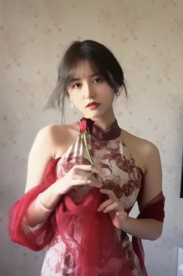 人物设定|网红“一栗莎子”人设崩塌？疑似不雅视频打擦边球，引热议