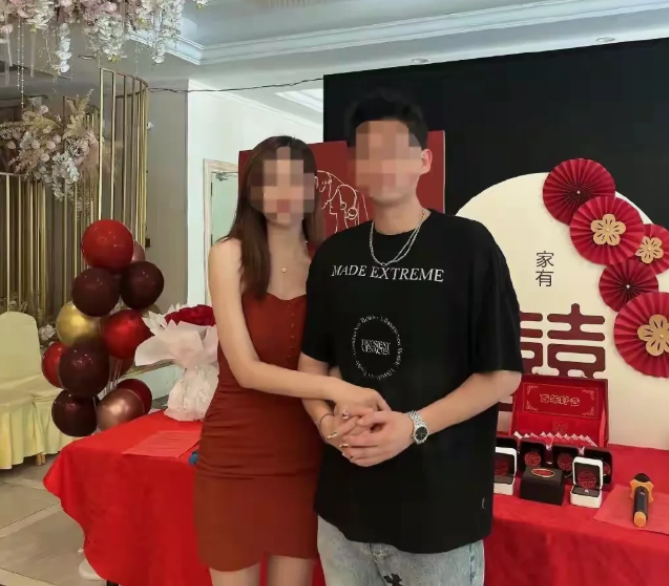 安徽合肥，一位美女订婚，为了分享自己的喜悦，她将自己的订婚宴照片，发到了网上