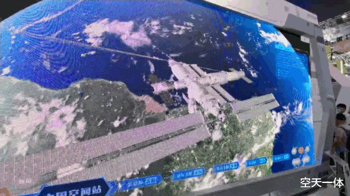日本人拍到我国空间站，“土”字闪耀太空，问天实验舱太阳翼好大