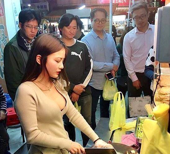 美女卖卤肉,衣着“清凉”吸引顾客,收入轻松过万