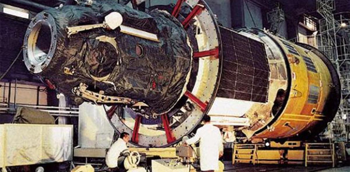 大家被NASA“骗”了?神舟十三号宇航员出舱后,暴露太空原本面貌