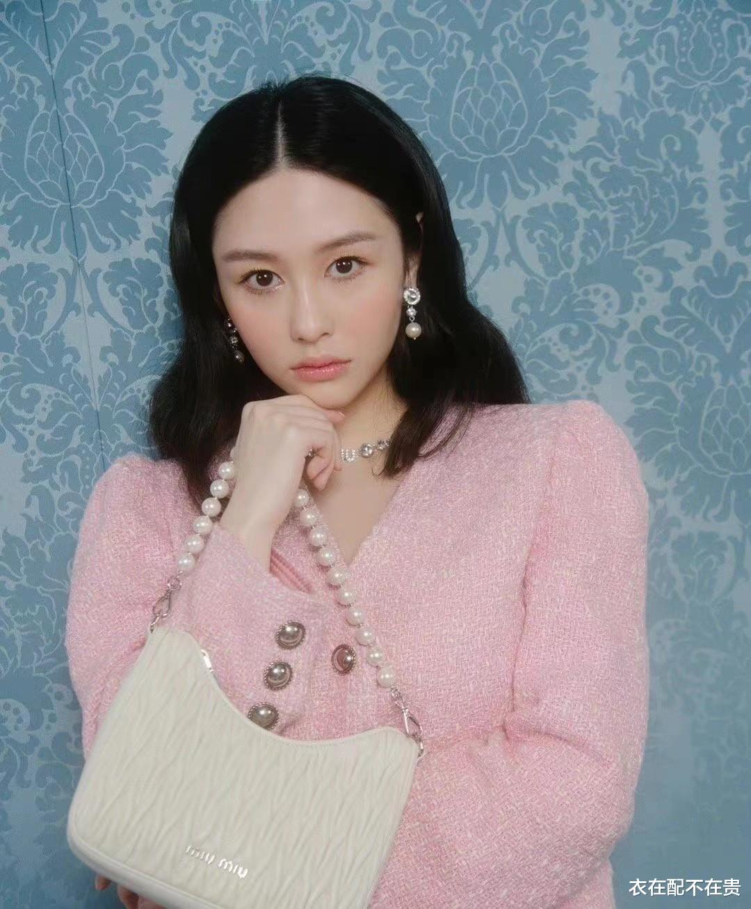 邱淑贞|邱淑贞的女儿身材好到任性！拿丝巾当“上衣”穿！