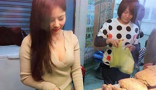 美女卖卤肉,衣着“清凉”吸引顾客,收入轻松过万