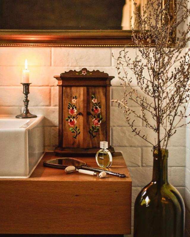 波兰女主晒出自己的家:复古+暗黑,普通家具搭配出高颜值,美爆