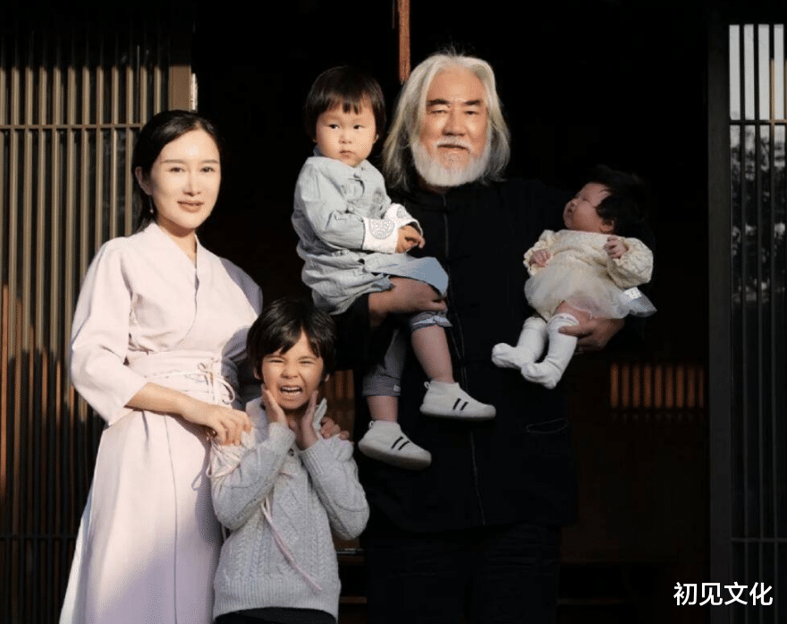 张纪中|曝张纪中小31岁娇妻转移3亿房产，到丈母娘名下，男方以离婚威胁