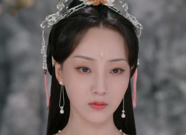 沉香如屑|《沉香如屑》徐恺咛戏里戏外遭吐槽,发际线太高,加戏太多被喷