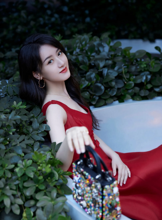 横店|袁冰妍近况令人担忧，留守横店食宿自理，已脱离剧组，情绪不稳定