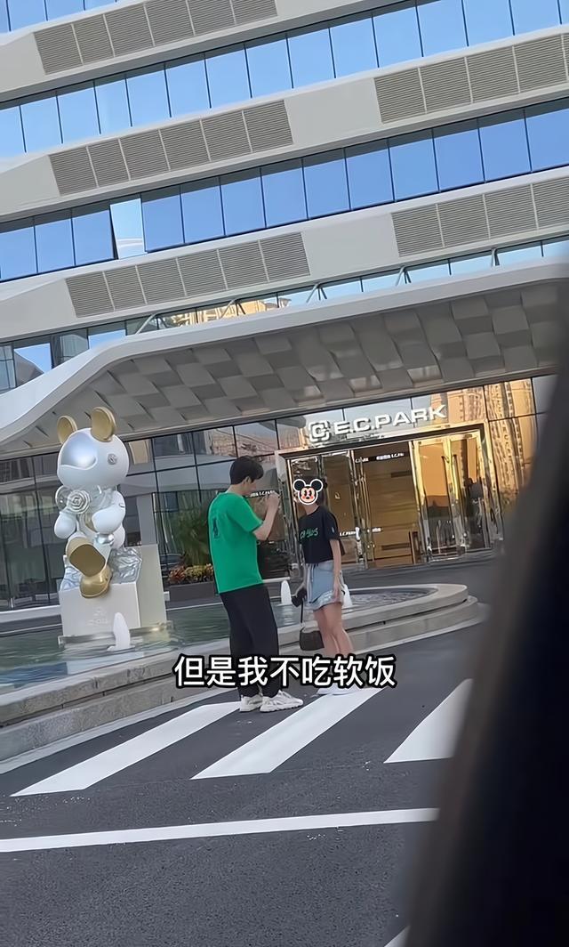 表白|老板的女儿追求公司里的男员工，男子很无奈地说：放过我吧