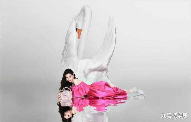 Angelababy|Angelababy天鹅幻境大片,乌黑卷发搭美艳红唇,时尚女帝摩登复古