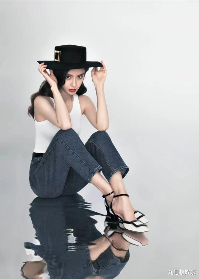 Angelababy|Angelababy天鹅幻境大片,乌黑卷发搭美艳红唇,时尚女帝摩登复古