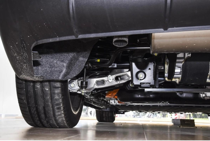 长安深蓝拥有极致的性能，媲美跑车，深蓝不甘示弱