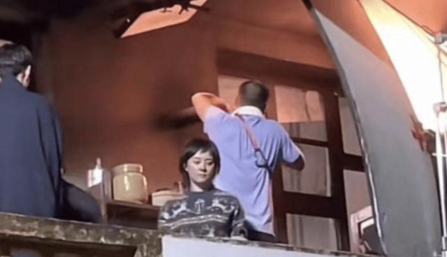 孙俪|孙俪久违秀恩爱,晒与邓超逛夜市,调侃自己“专业爱吃醋100年”