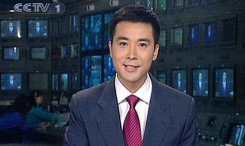 央视|央视主持现场失误！口误令观众懵圈，身旁女搭档点头场面一度尴尬