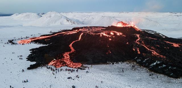 火山|300座火山，800处天然温泉，冰岛为何如此富饶？