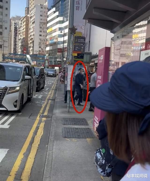 刘銮雄|71岁富商刘銮雄再度现身街头!三个保镖持六块白毛巾,独自行走精神好