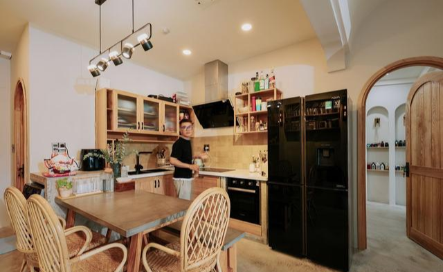 64㎡公寓，拱形吊顶，餐厅打造阅读区，独居也能如此有仪式感