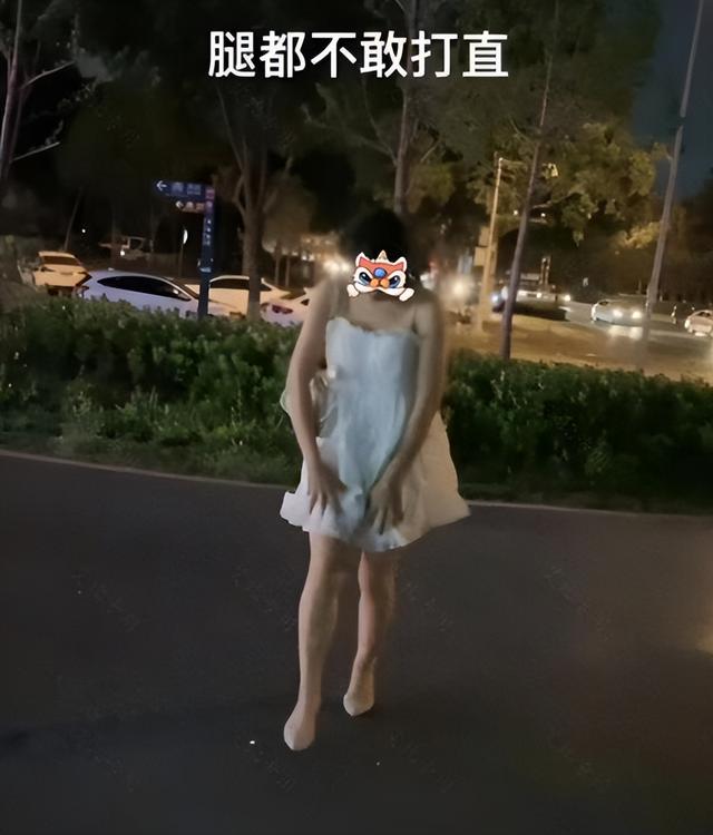 “这风不正经!”美女穿吊带裙去相亲,不料突然刮起一阵风