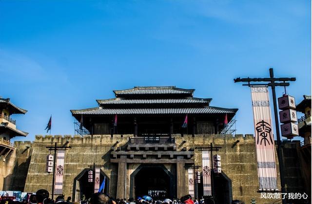 横店|揭秘横店20万群演现状：美女扎堆，光棍遍地，90%高中学历