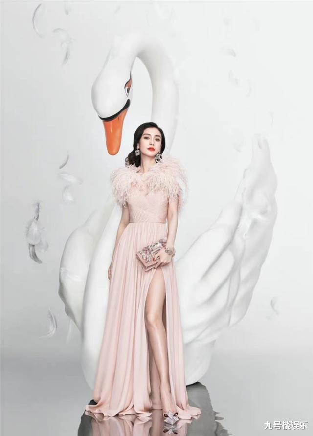 Angelababy|Angelababy天鹅幻境大片,乌黑卷发搭美艳红唇,时尚女帝摩登复古