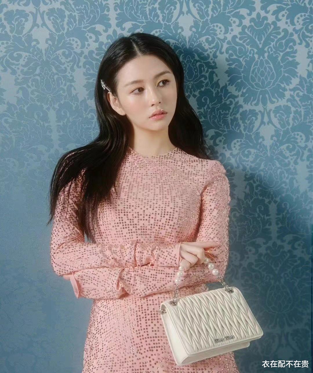 邱淑贞|邱淑贞的女儿身材好到任性！拿丝巾当“上衣”穿！