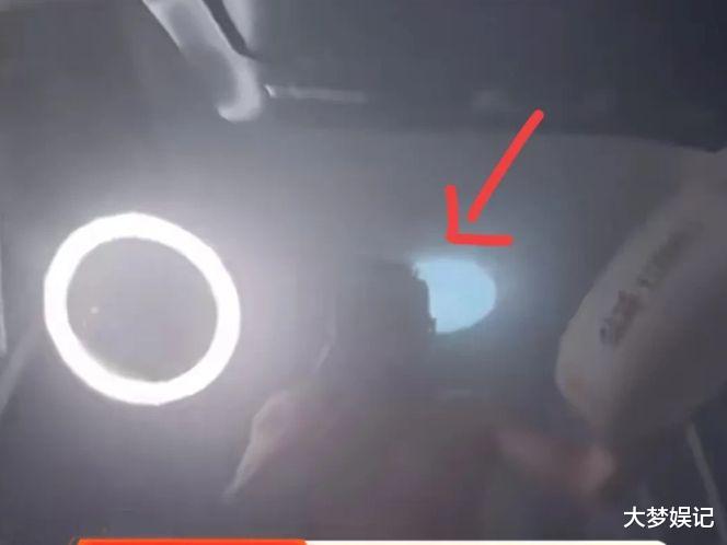 正妹网红真面目曝光!下厨“油锅反射”露馅,网友崩溃:见鬼了
