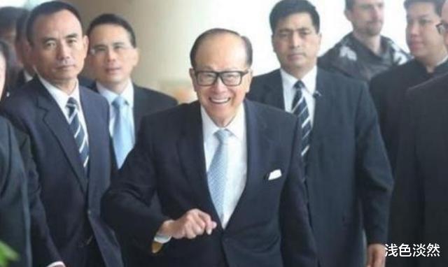 李嘉诚儿子李泽楷,送贴身保镖1000万股票,保存11年后变成废纸