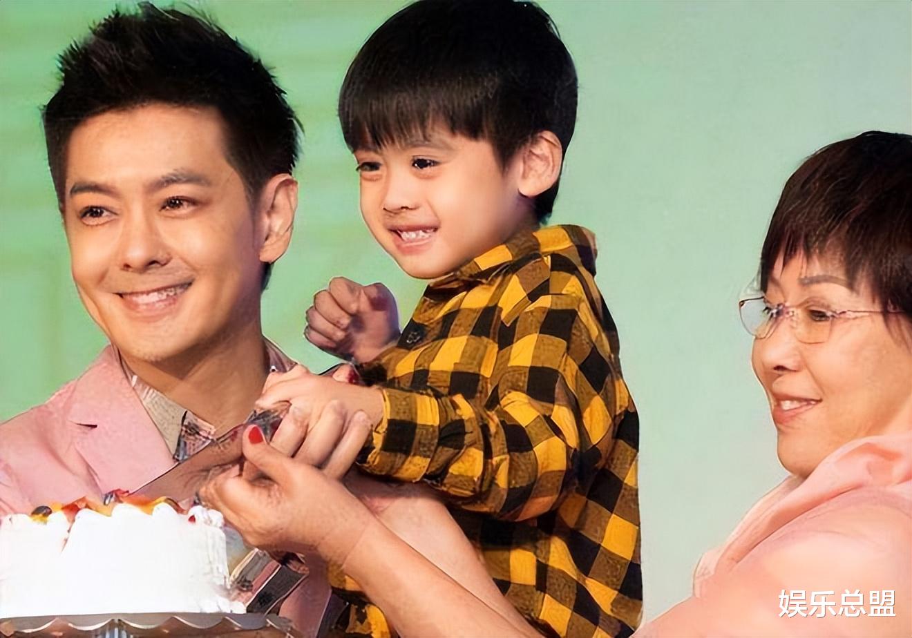 陈若仪|陈若仪替儿子发声,车祸现场孩子第一句话是说“爸爸还在里面”