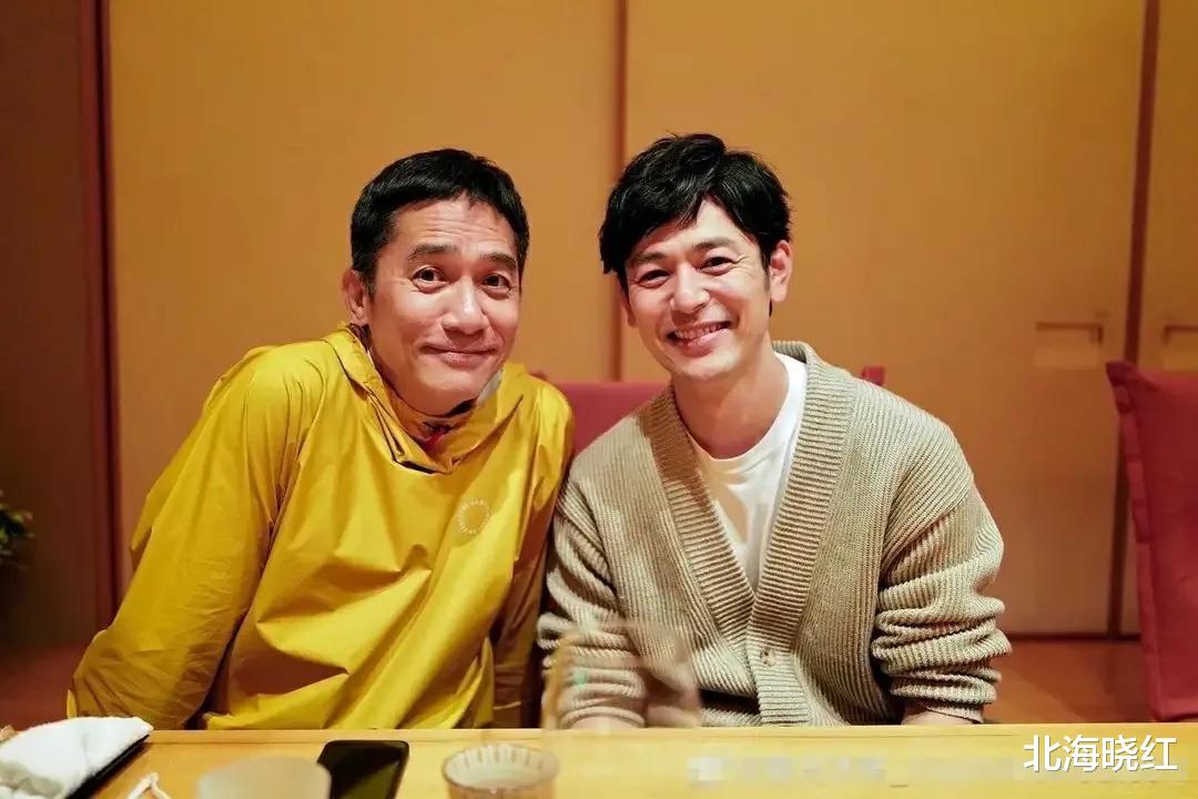 梁朝伟|梁朝伟在日本与性感女暧昧，刘嘉玲在家用行动反击，网友开心就好