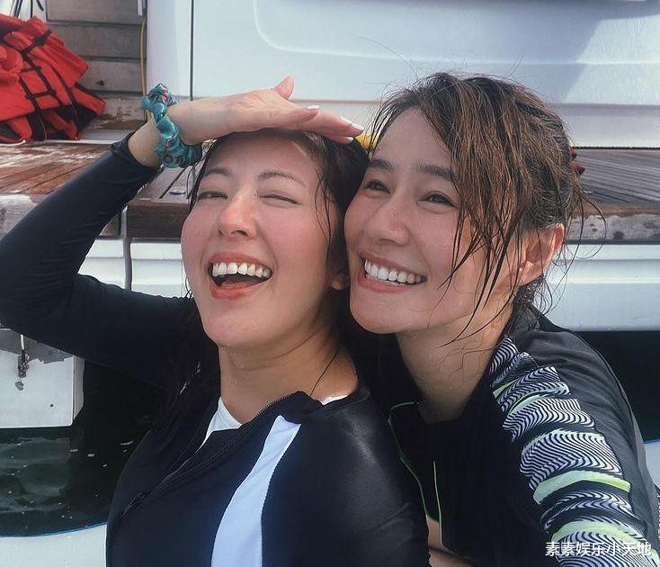 唐诗咏|唐诗咏约黄翠如出海玩，姐妹俩顶着38度烈日在游艇上愉快自拍