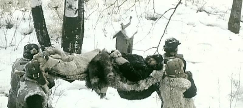 三个人的冬天|《三个人的冬天》:1女伺2夫,揭开人性和伦理的“遮羞布”