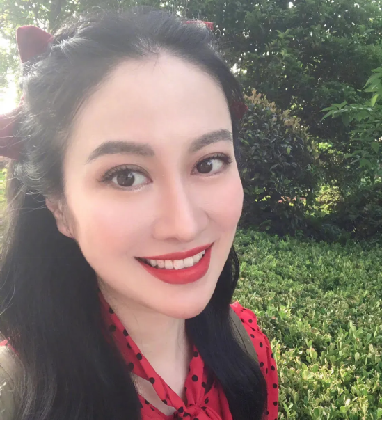 叶璇|叶璇晒网红脸近照，五官大变无人认出，自曝与教授结婚被质疑